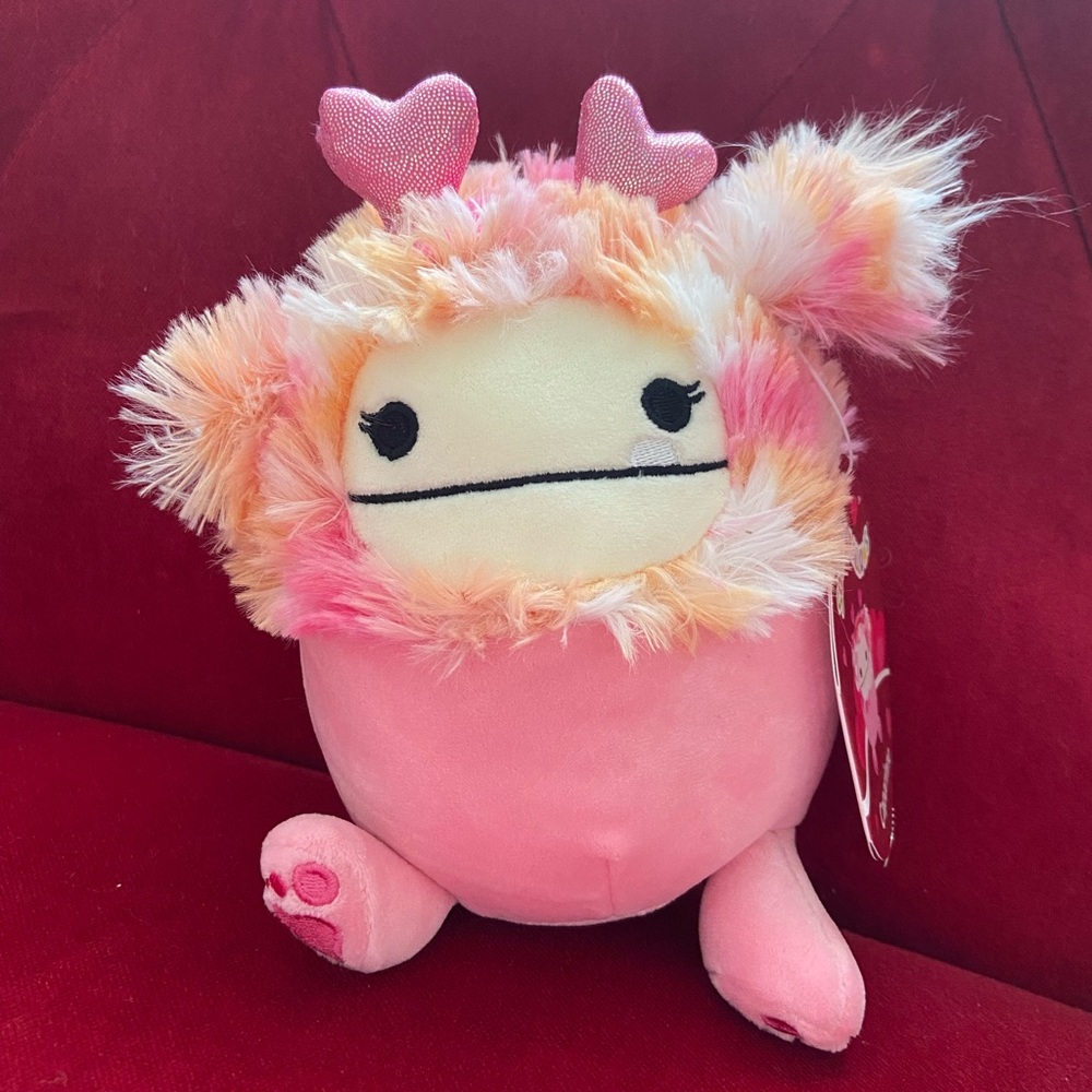 Caparinne Valentine Bigfoot Squishmallow 5” NWT